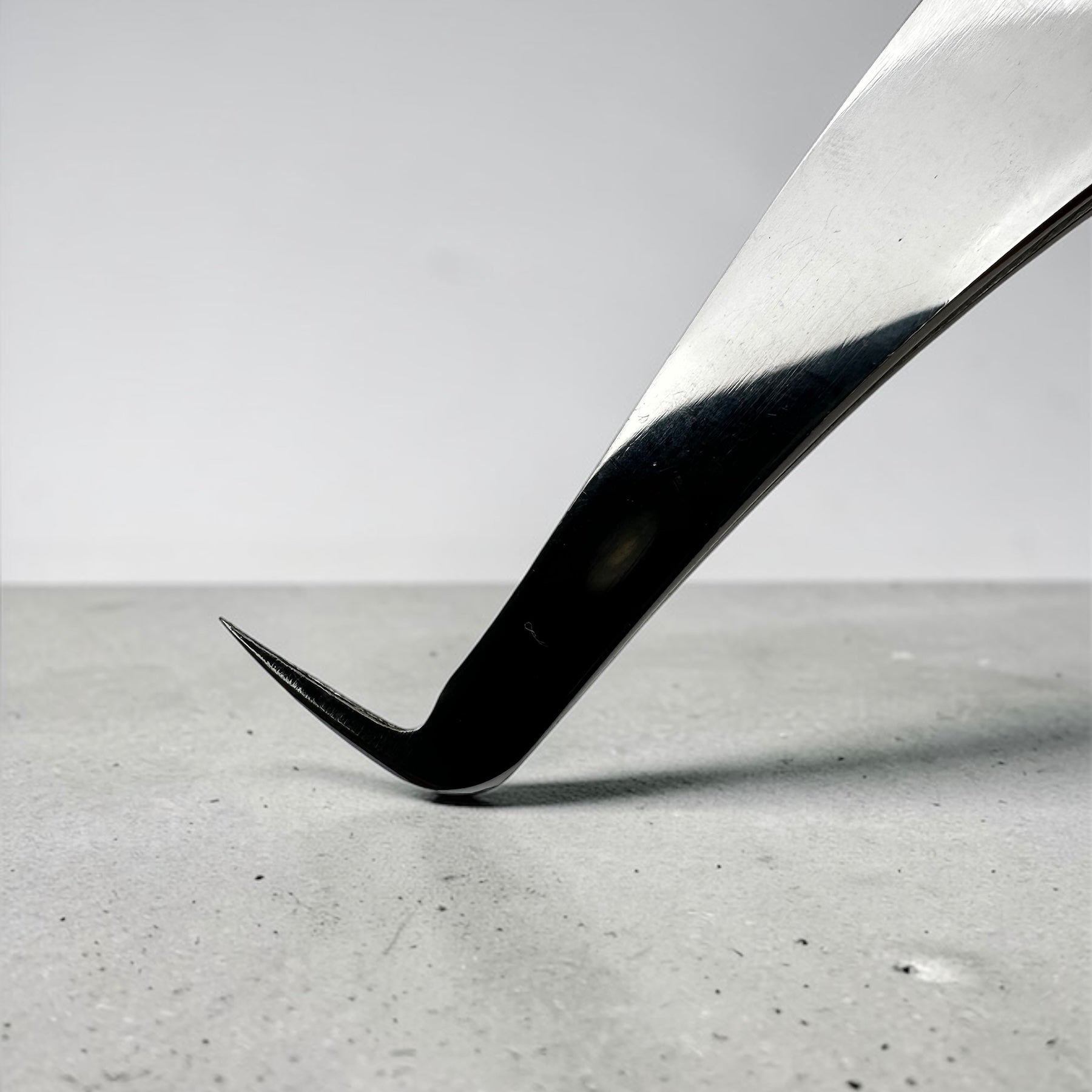 FINGERPRINT Mini Boot 𝟗𝟎° Volume Lash Tweezer (Hand-Sharpened)